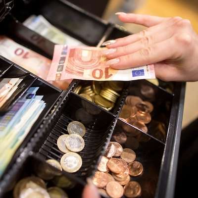 Kein Weihnachtsgeschäft: Lockdown kostet Handel 3,1 Milliarden Euro Kein Weihnachtsgeschäft: Lockdown kostet Handel 3,1 Milliarden Euro