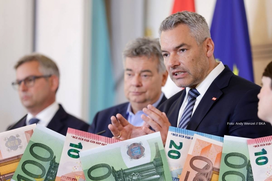 Politikergehälter steigen ab 2023 voraussichtlich um 5,2 Prozent Politikergehälter steigen ab 2023 voraussichtlich um 5,2 Prozent