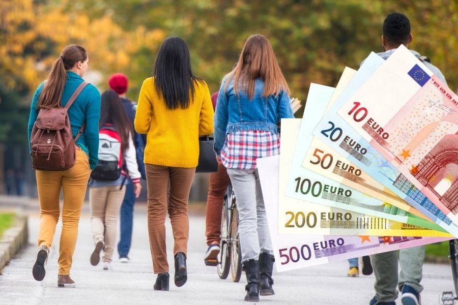 300 Euro Bonus und Erhöhung der Studienbeihilfe ab September 300 Euro Bonus und Erhöhung der Studienbeihilfe ab September