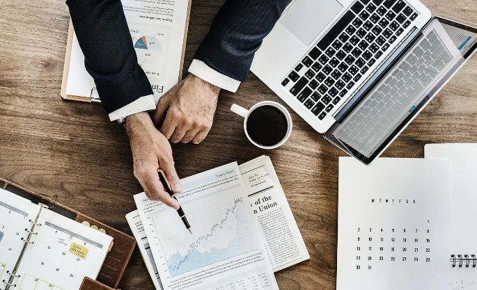 Trotz schwacher Konjunktur sinkende Arbeitslosigkeit Trotz schwacher Konjunktur sinkende Arbeitslosigkeit