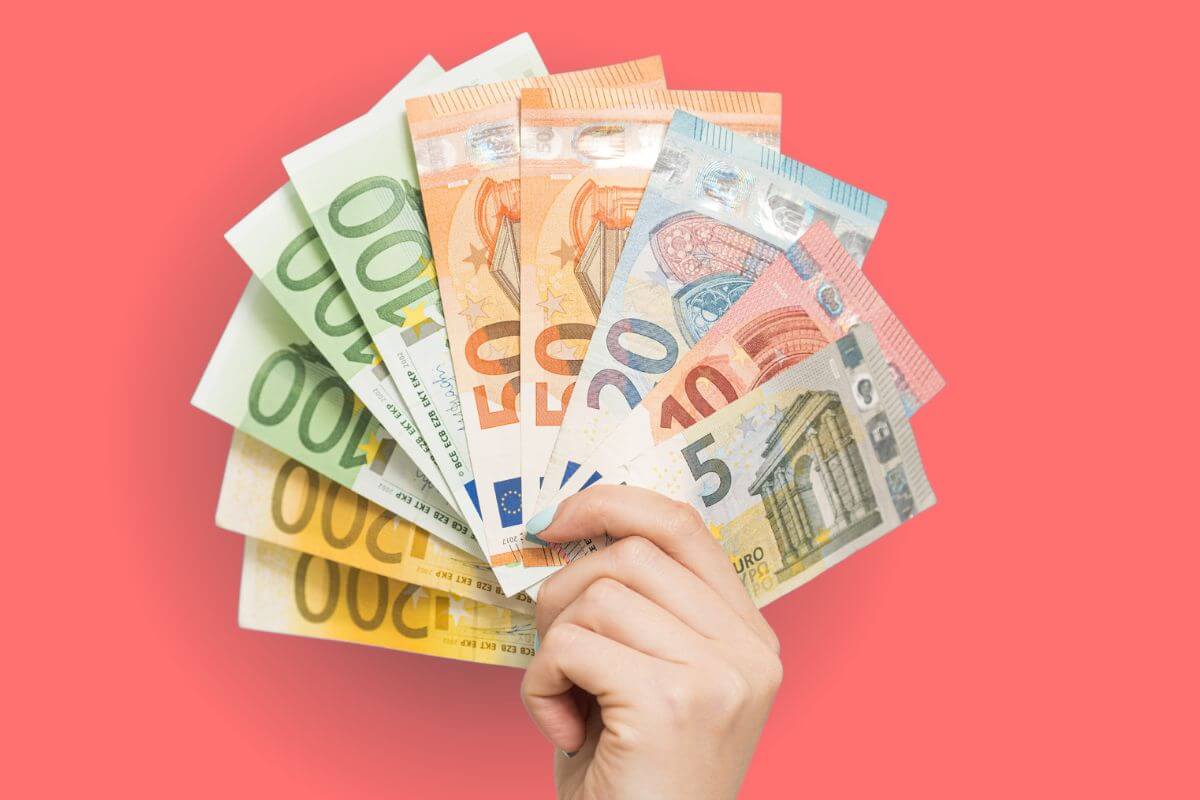 Teuerungsprämie: Diese Arbeitnehmer bekommen 300 Euro mehr Gehalt